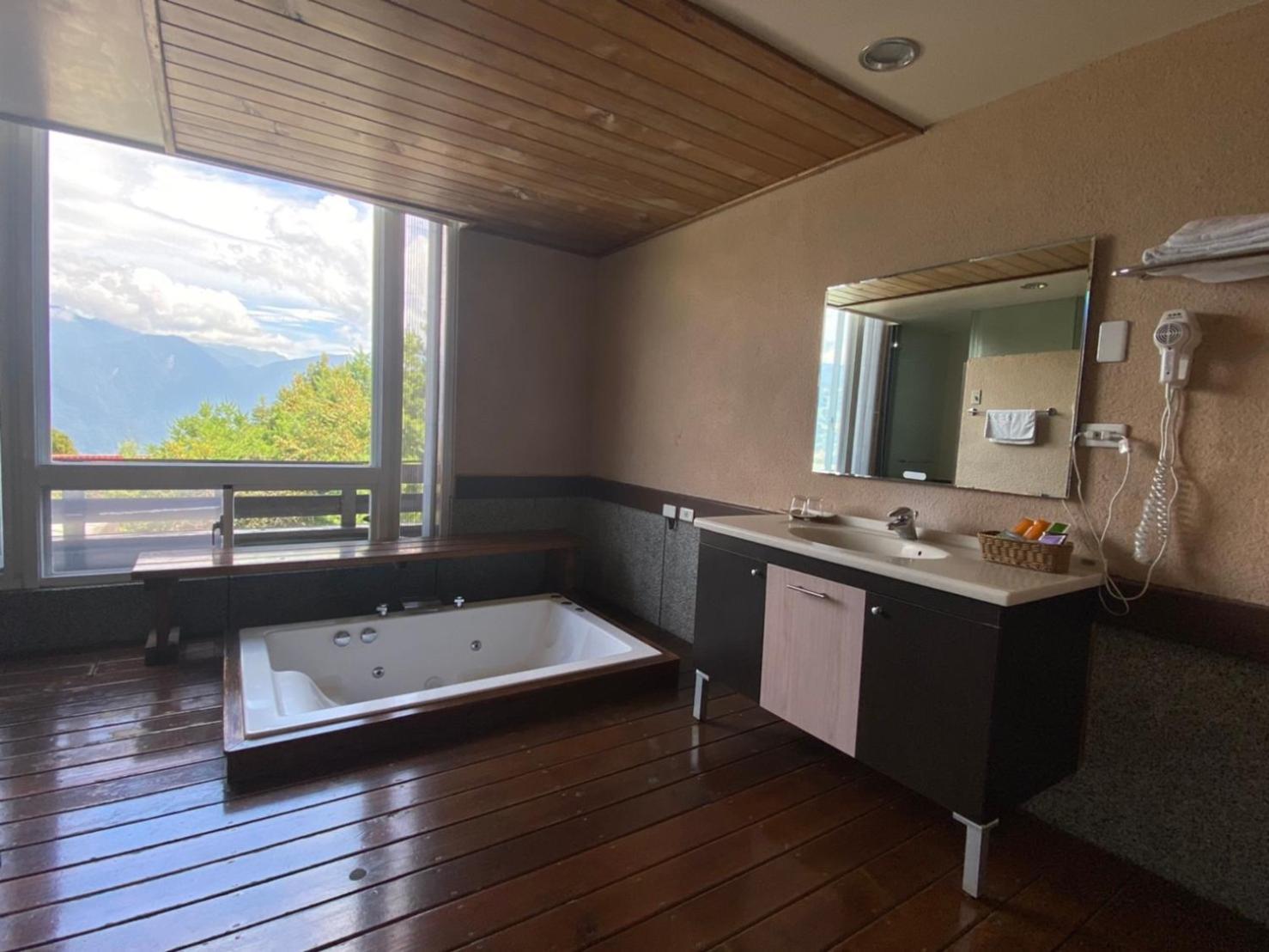 Ailiga Travel Villa Ren'ai Room photo